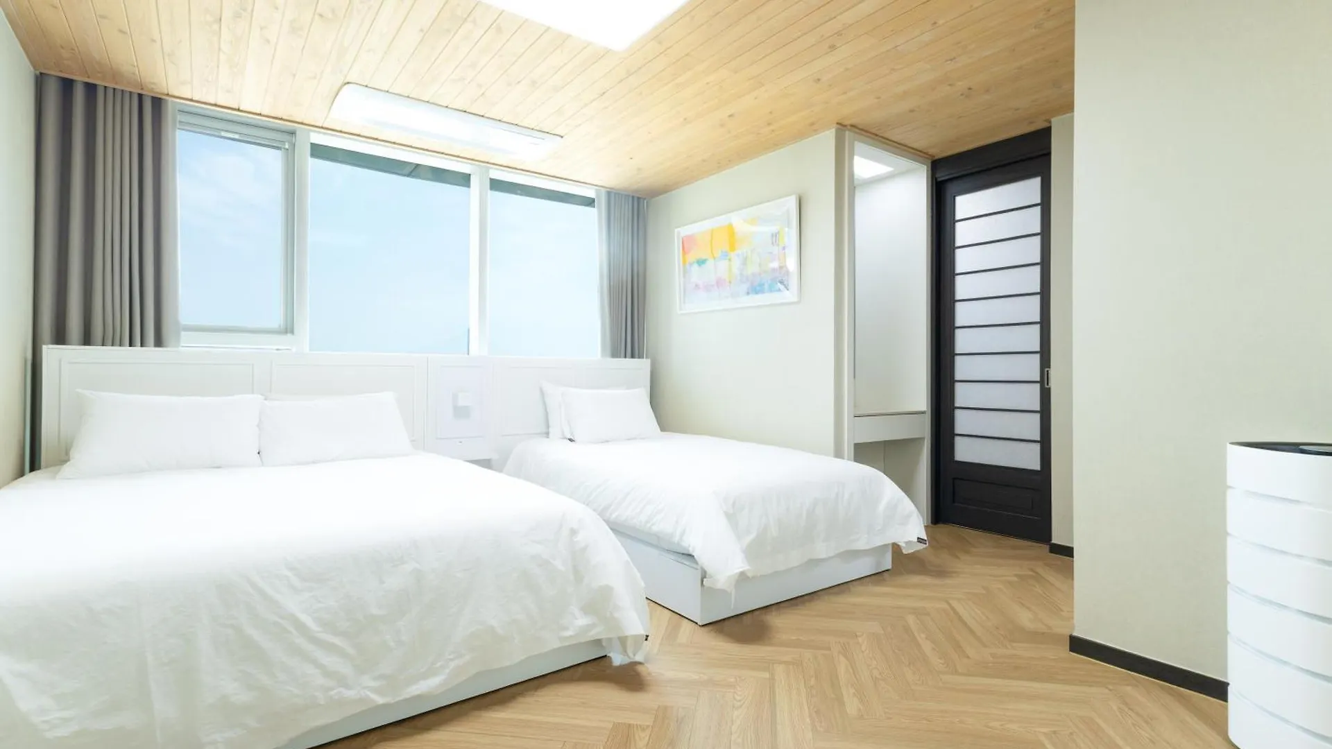 Brown Suites Busan Station Apartment