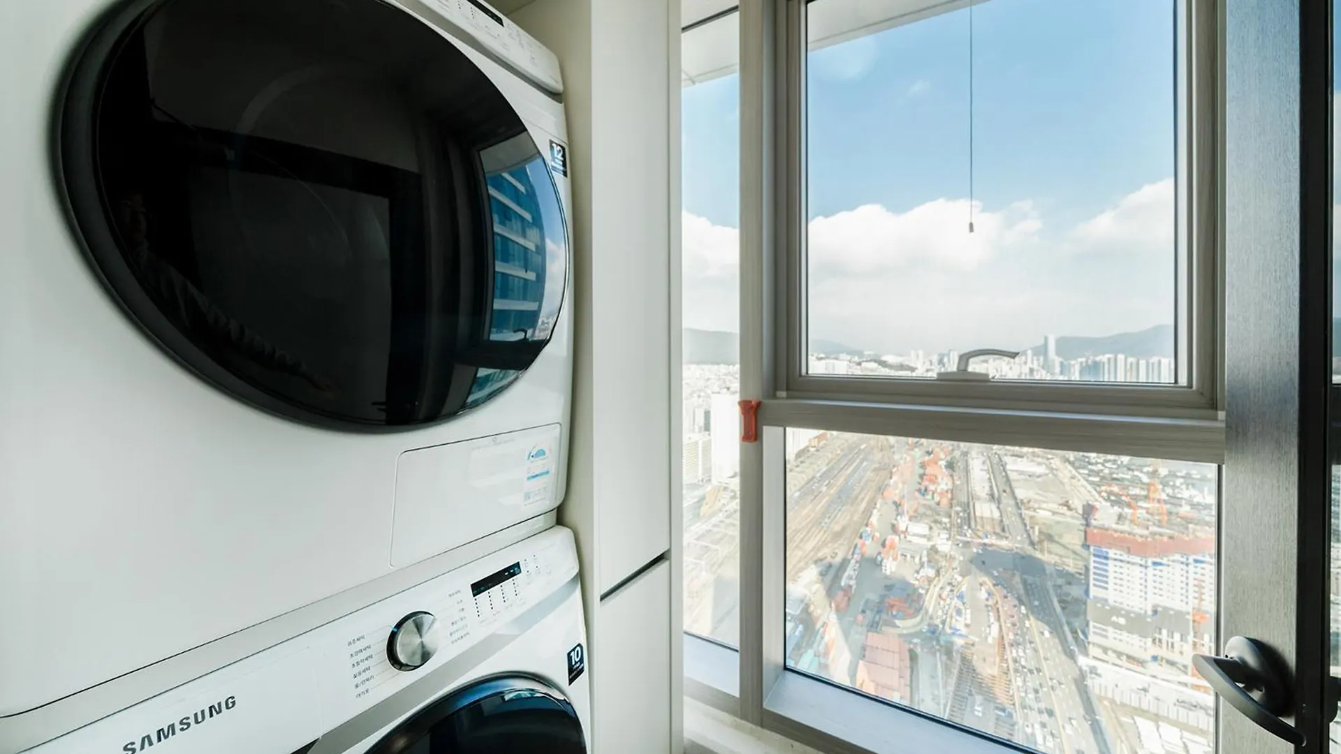 Apartment Brown Suites Busan Station