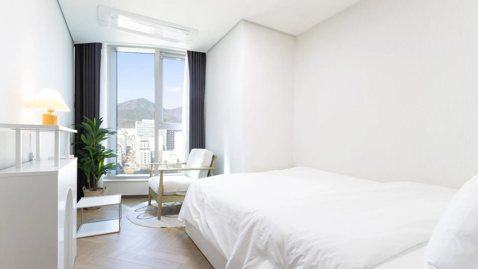 Brown Suites Busan Station 0*,  Südkorea