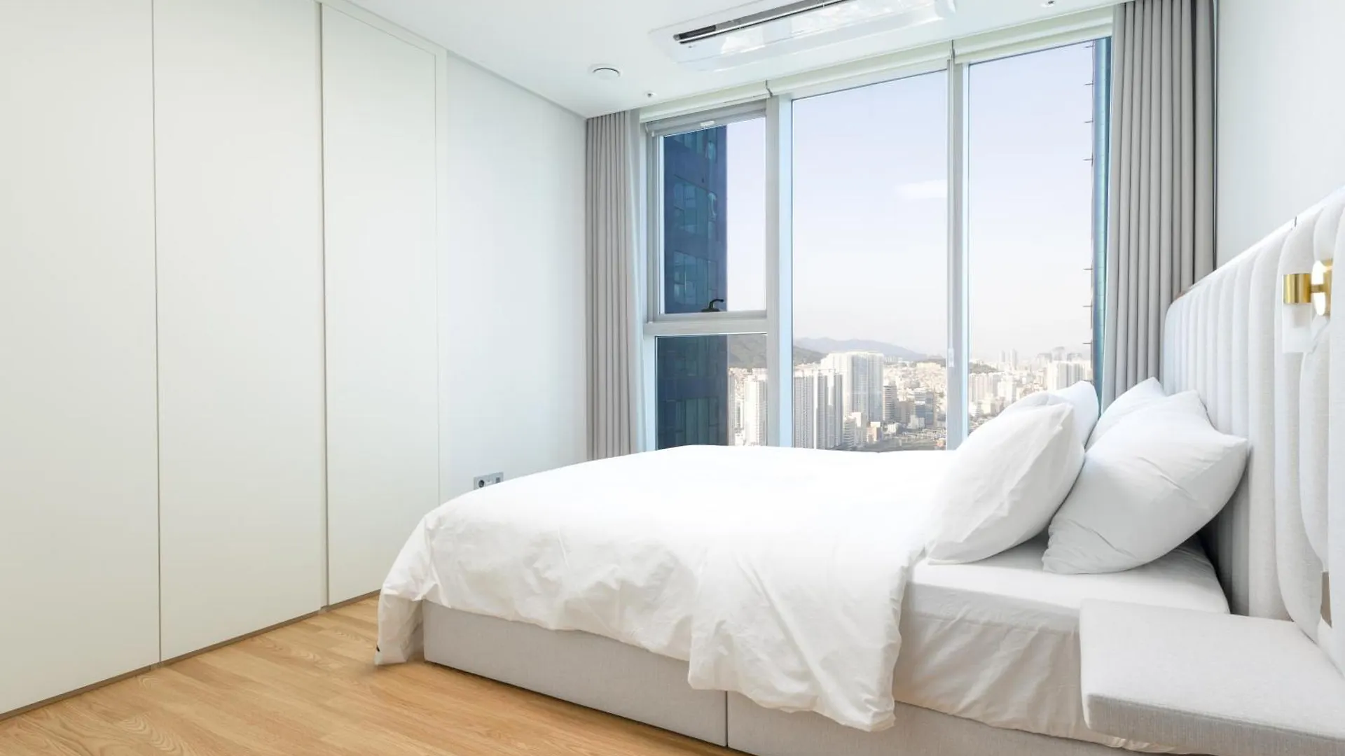 Brown Suites Busan Station 0*,