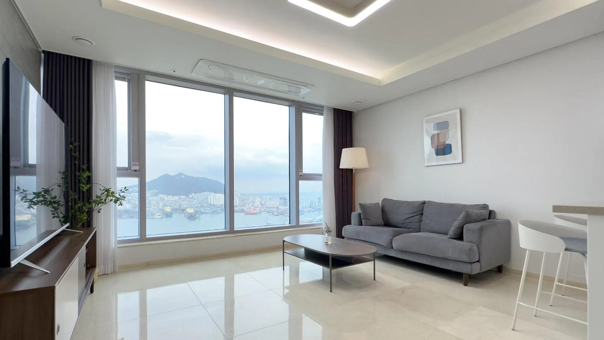 Brown Suites Busan Station 0*,