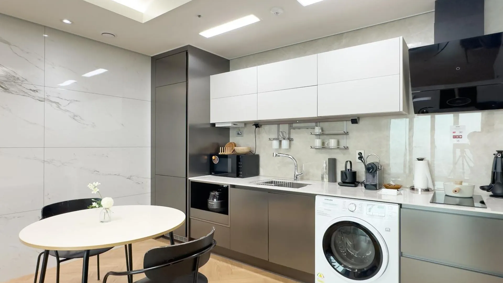 Brown Suites Busan Station Apartment