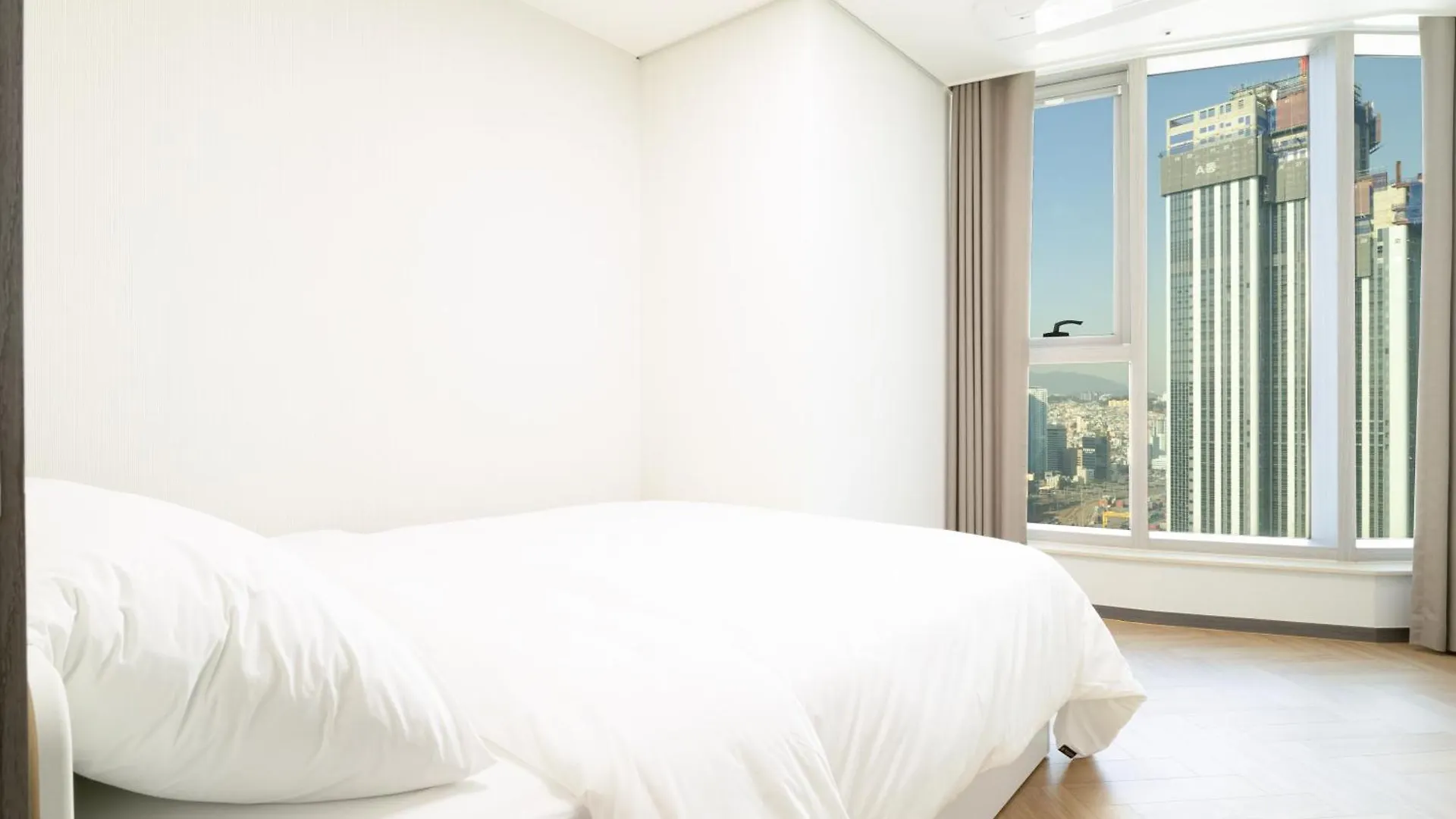 Brown Suites Busan Station 0*,
