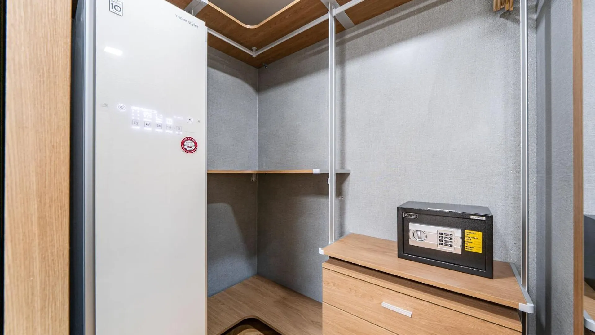 Brown Suites Busan Station 0*,  South Korea
