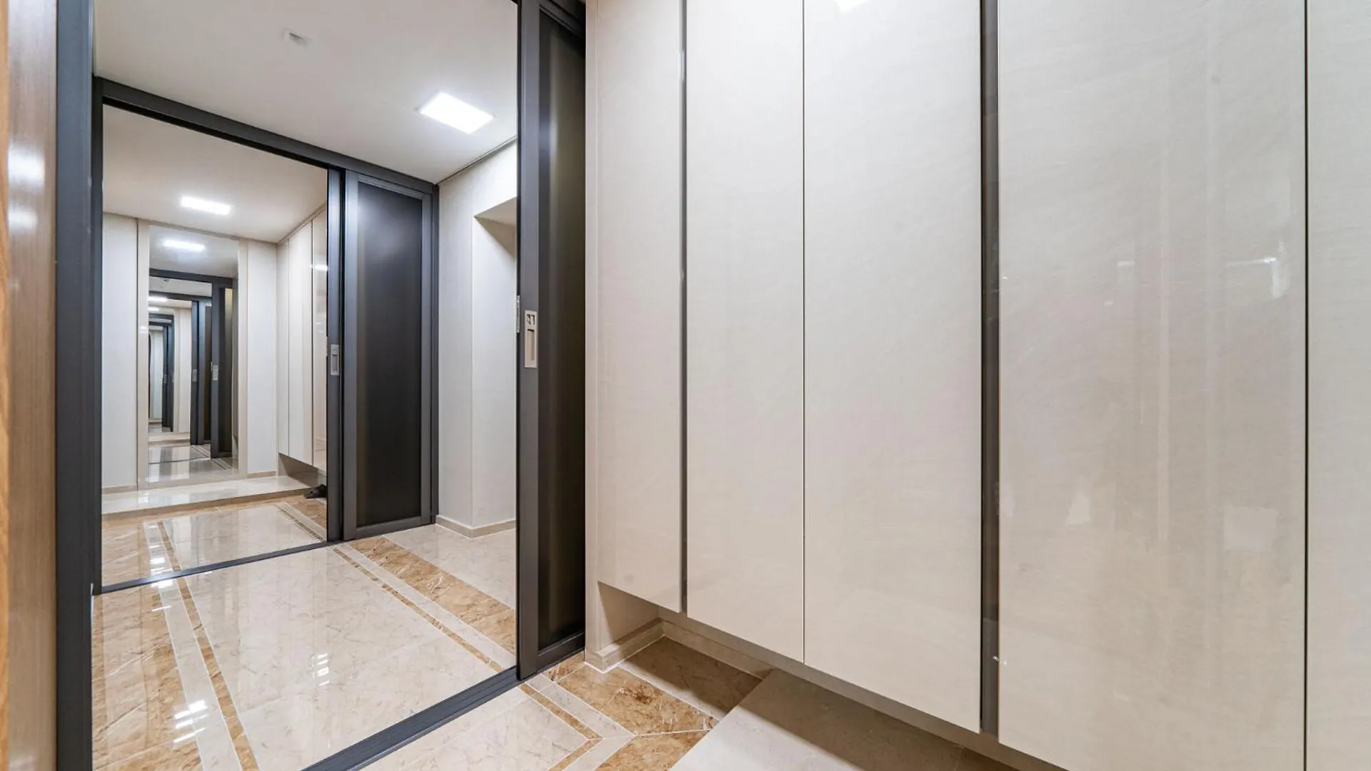 Brown Suites Busan Station Apartment